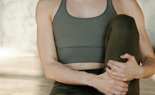 肩こりや腰痛の原因は女性ホルモン!?つらい症状をラクにするストレッチ習慣を始めよう